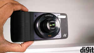 അങ്ങനെ മോട്ടോയുടെ  മോഡലുകൾ മോട്ടോ Z ,Z പ്ലേ  ഓൺലൈൻ ഷോപ്പിലും എത്തി