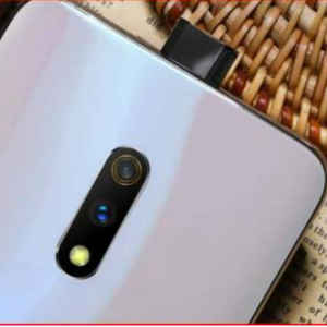 सेल्फ़ी के हैं शौक़ीन, तो ये लेटेस्ट स्मार्टफ़ोन्स हैं आपके लिए