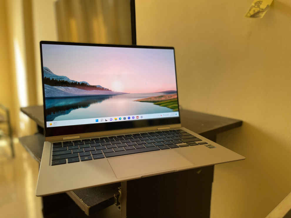 Samsung Galaxy Book Pro 2 360 Review AMOLED Display