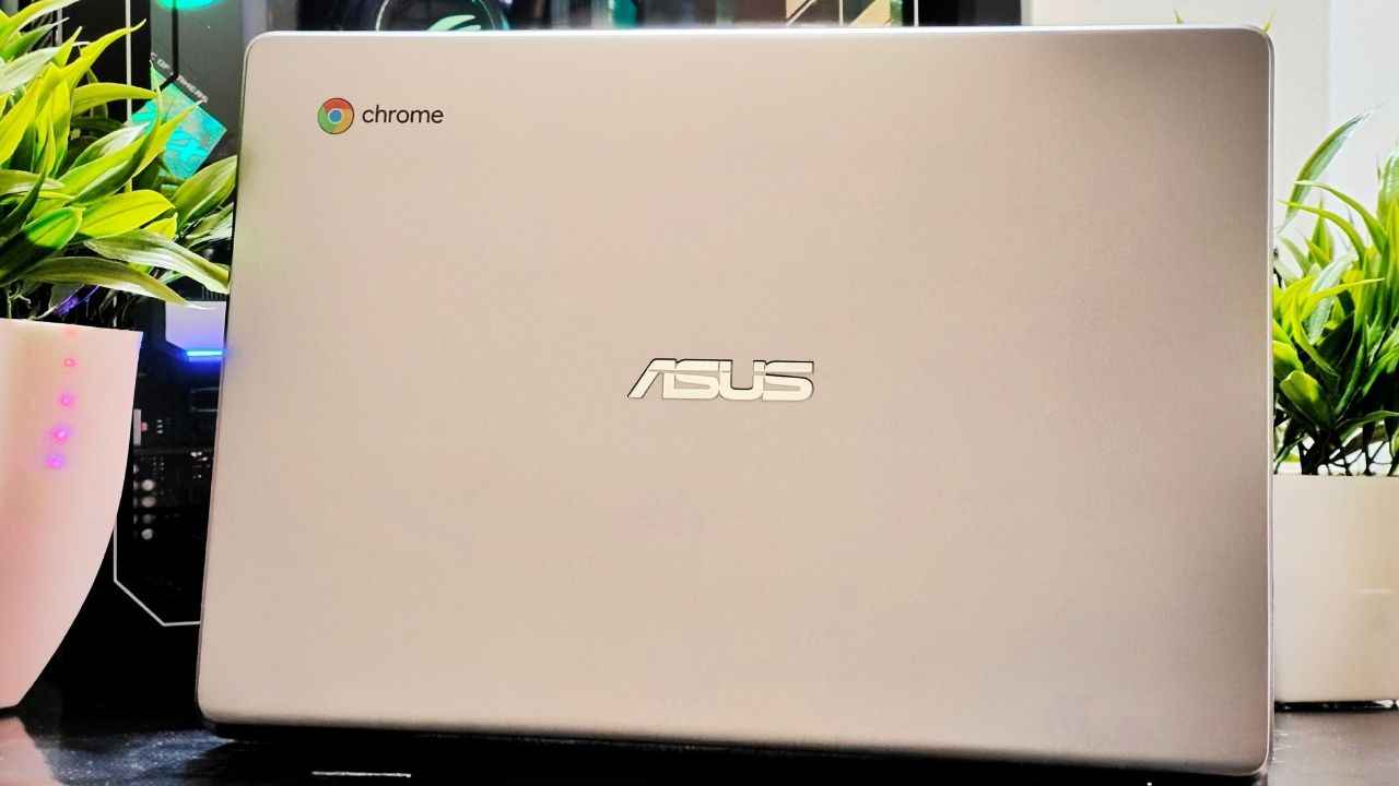 The ASUS Chromebook 12 (C223) does very little to impress with its