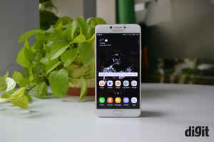 బెస్ట్ ఫీచర్స్ గల 15  స్మార్ట్ ఫోన్స్ డీటైల్స్ .