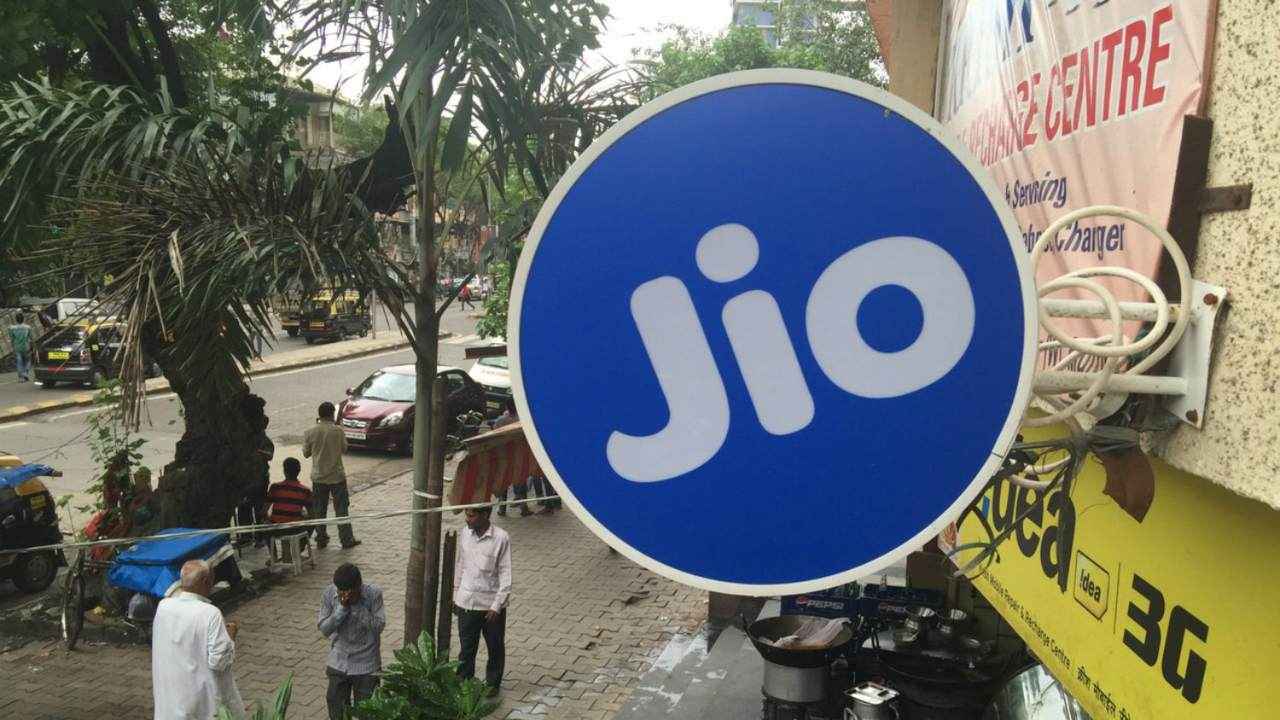Facebook invests $5.7 Billion in Reliance Jio Platforms, India one step closer to a super app