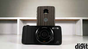 അങ്ങനെ മോട്ടോയുടെ  മോഡലുകൾ മോട്ടോ Z ,Z പ്ലേ  ഓൺലൈൻ ഷോപ്പിലും എത്തി