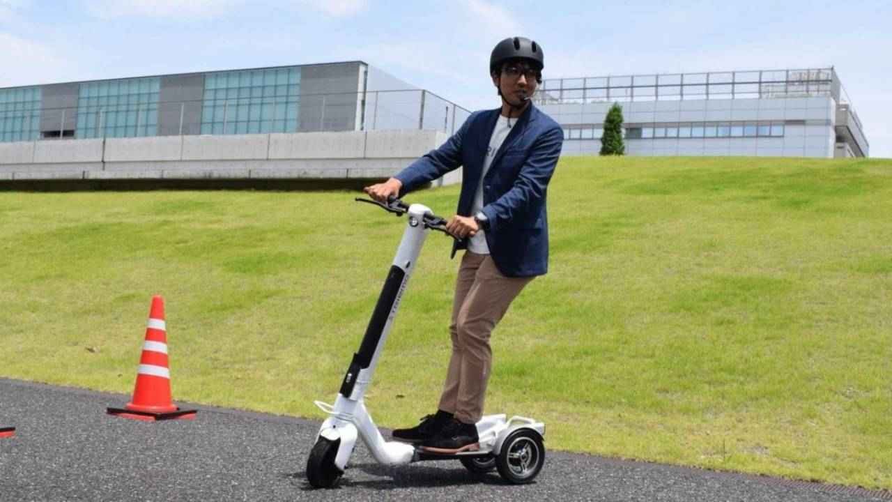 Here’s the Honda Striemo, The Company’s New Three-Wheeled Electric Scooter