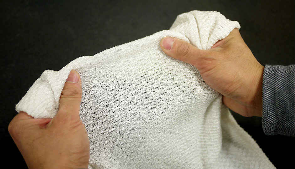 Researchers develop fabric with dynamic insulation properties to help regulate body temperature