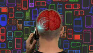 ஸ்மார்ட்போனுக்கு அடிமையாகும் மக்கள் இதில் நன்மை தீமை அறிவீர்களா ?