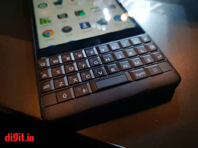 BlackBerry யின் முதல் டூயல் கேமரா ஸ்மார்ட்போன் BlackBerry KEY2 42,990ரூபாயில்  இந்தியாவில் அறிமுகமானது..!