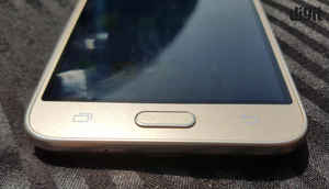 స్పెషల్ ఆఫర్ క్రిందఈ స్మార్ట్ఫోన్లు రూ. 10,000 లోపల అందుబాటులో ఉన్నాయి