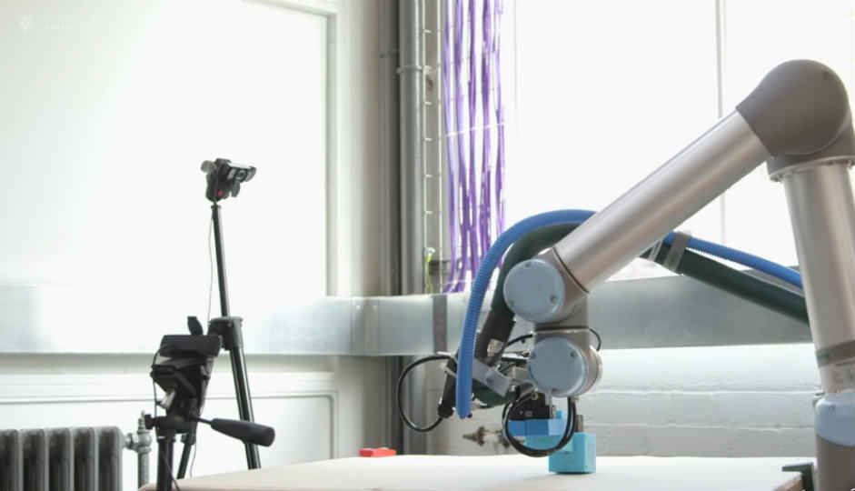 Meet the “mother” robot that can create adorable baby robots
