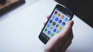 Phone Tips: പ്രശ്നമായാൽ അപ്പോൾ റീസ്റ്റാർട്ട്! വൈറസിനെ അകറ്റാൻ ഇത് മതിയോ?