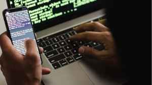 Safety phones 2023: സേഫ്റ്റി മുഖ്യം ബിഗിലേ! എങ്കിൽ ഈ ഫോണുകളാണ് മികച്ച ചോയിസ്