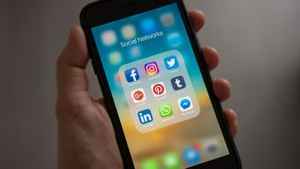 Phone Tips: പ്രശ്നമായാൽ അപ്പോൾ റീസ്റ്റാർട്ട്! വൈറസിനെ അകറ്റാൻ ഇത് മതിയോ?