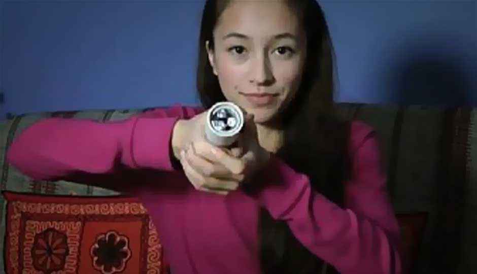 15-year-old Canadian girl invents flashlight powered by body heat