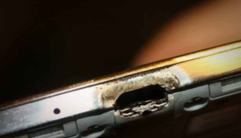 Samsung Galaxy S4 catches fire, Samsung asks the customer to remove the video.