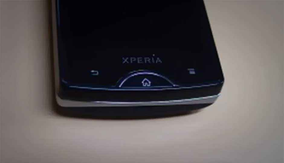 Sony Ericsson Xperia Mini Pro Hands On: Small is the new Big!