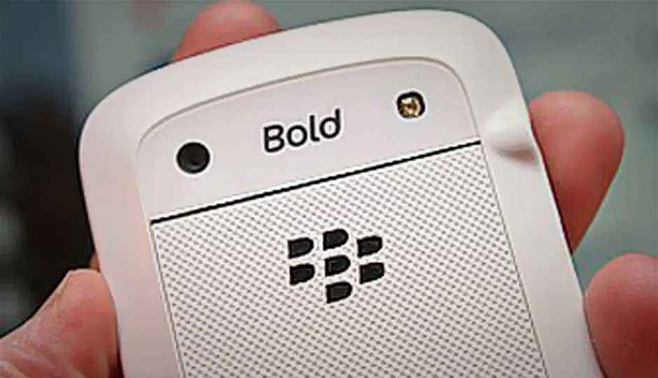 RIM launches white BlackBerry Bold 9900 in India