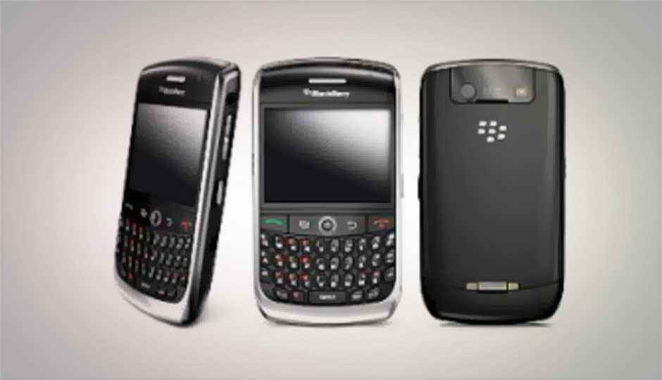 BlackBerry Curve 9320 spotted, featuring BBM button and BBOS 7.1