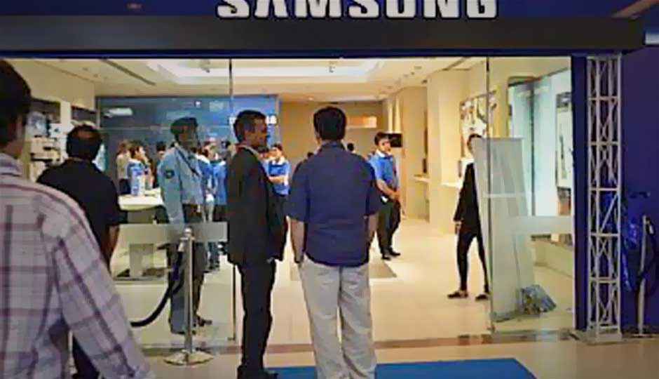 RIM, Samsung open exclusive retail stores in India
