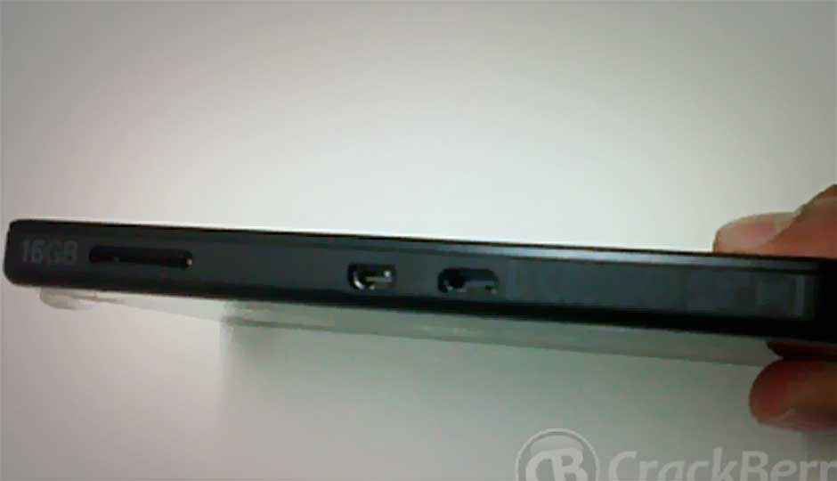 Photos of BlackBerry 10 development device leaked
