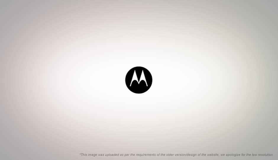 Motorola announces its swivel QWERTY phone, the Motorola Flipout