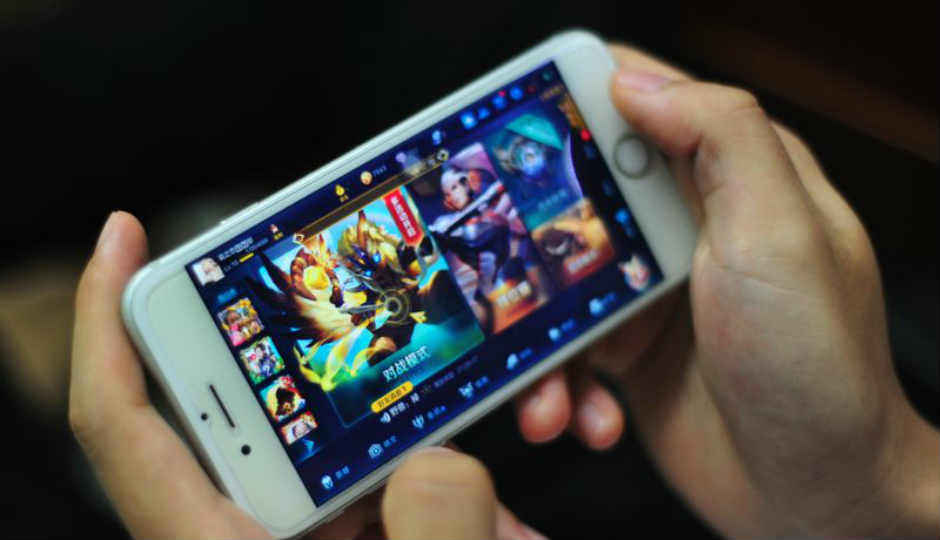 Smartphone gaming addict goes blind in one eye after playing for 24 hours non-stop