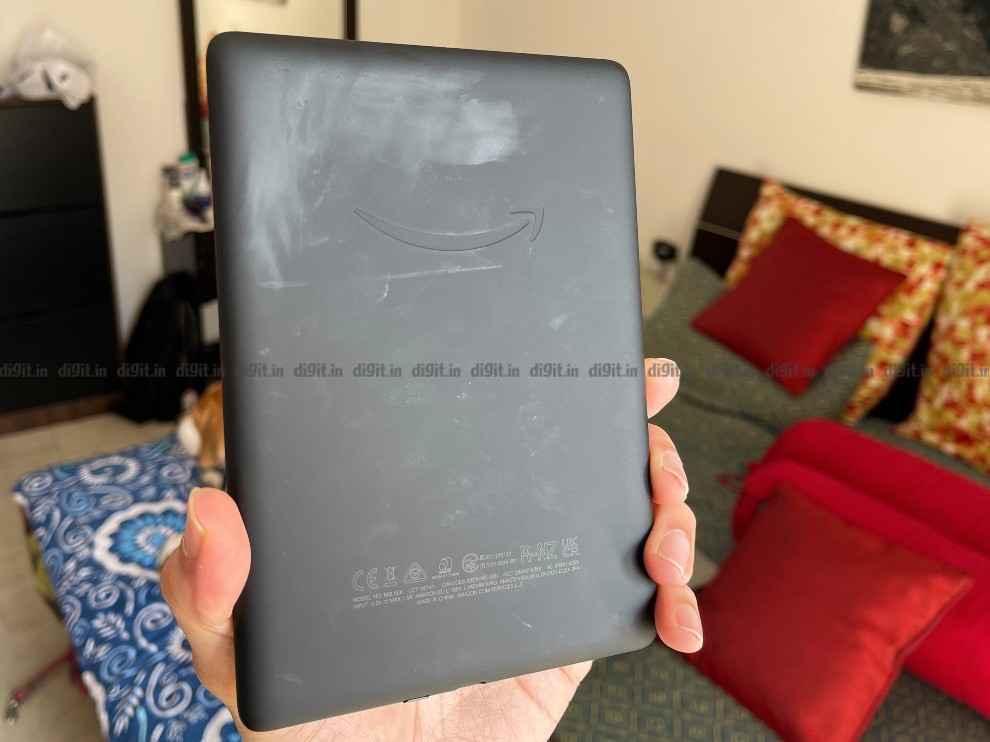 Kindle Paperwhite Signature Edition Review - back panel