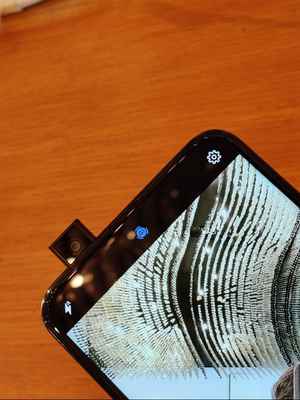 இரட்டை  முன் கேமரா கொண்ட லேட்டஸ்ட் அசத்தும் ஸ்மார்ட்போன்கள்