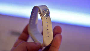 First look: Sony SmartBand Talk and Sony Smartwatch 3