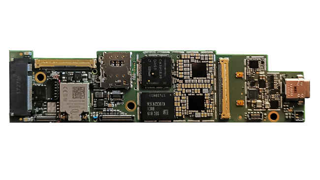 Intel Lakefield board with a hybrid Foveros chip