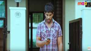 ఇక్కడ కనిపించే ఫోన్ సంభాషణ సినిమా సన్నివేశాలు ఏ సినిమా లోనివి చెప్పగలరా?