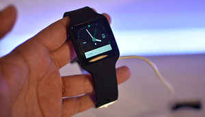 First look: Sony SmartBand Talk and Sony Smartwatch 3