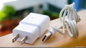 ನಿಮ್ಮ ಫೋನ್ ಚಾರ್ಜರ್ ಅಸಲಿನಾ? ನಕಲಿನಾ? ಫೋನ್ ಸ್ಟೋಟಗೊಳ್ಳುವ ಮೊದಲು ಈ 15 ಮುನ್ನೆಚ್ಚರಿಕೆಯನ್ನು ತಿಳಿಯಿರಿ!