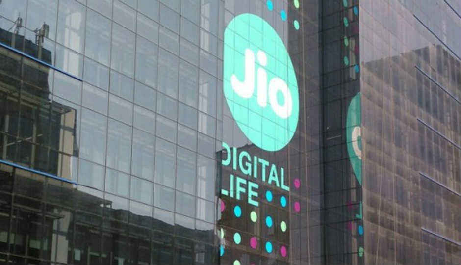 Reliance Jio offering cashback upto Rs 3,300 on recharge of Rs 399 and above