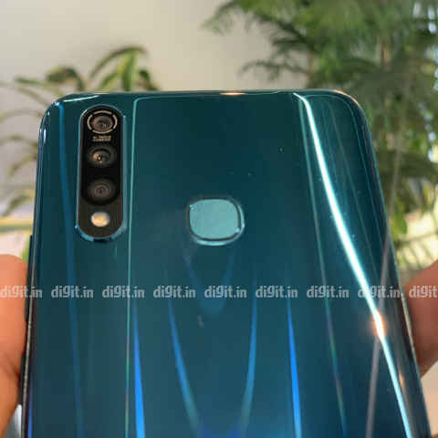 VIVO Z1 PRO స్మార్ట్ ఫోన్ గొప్ప స్పెక్స్ కలిగి తక్కువ ధరతో ఉంటుంది.