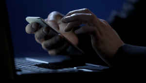 আপনার মোবাইল ফোন হ্যাকারদের থেকে সুরক্ষিত রাখতে, মাথায় রাখুন এই ১০ টিপস