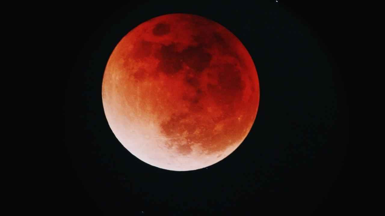 Chandra Grahan 2022: Here is how and when you can watch the Lunar Eclipse in India | Digit