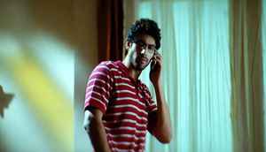 ఇక్కడ కనిపించే ఫోన్ సంభాషణ సినిమా సన్నివేశాలు ఏ సినిమా లోనివి చెప్పగలరా?