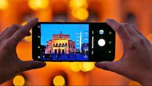 ನಿಮ್ಮ ಅತ್ಯುತ್ತಮ ಫೋಟೋಗಳನ್ನು ಸೆರೆಹಿಡಿಯಲು ಲೇಟೆಸ್ಟ್ ಸ್ಮಾರ್ಟ್‌ಫೋನ್‌ಗಳು ನಿಮ್ಮ ಬಜೆಟ್​ನಲ್ಲಿ ಲಭ್ಯ