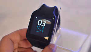 First look: Sony SmartBand Talk and Sony Smartwatch 3