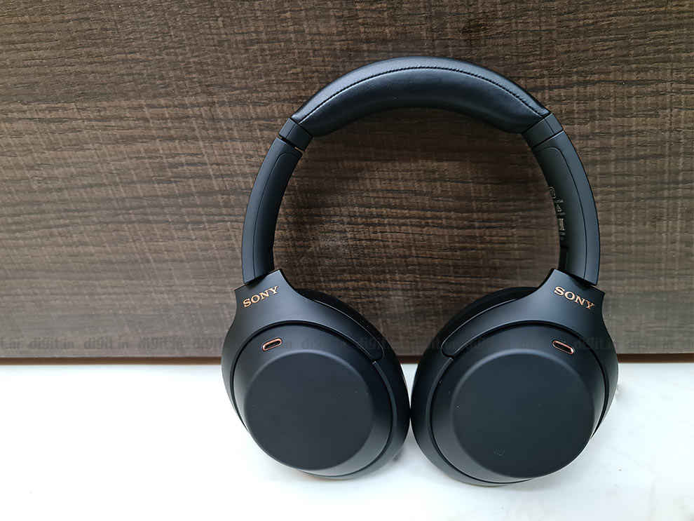 Sony WH-1000XM4 Wireless Noise Cancelling headphones Review: Dethroning ...