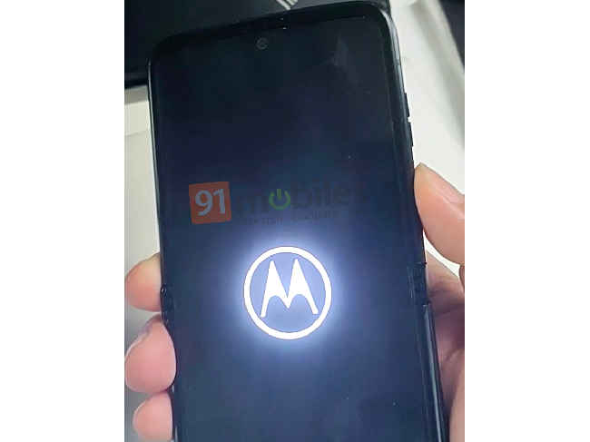 Razr 3 live images leaked