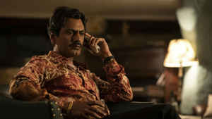 इस वीकेंड घर पर हो रहे हैं बोर तो ज़रूर देखें ये हिन्दी वेब सीरीज़ और फिल्में