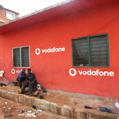 खास है नया Vodafone RED Plan, मिल रहे 5 कनेक्शन, 200GB डाटा और भी बहुत कुछ