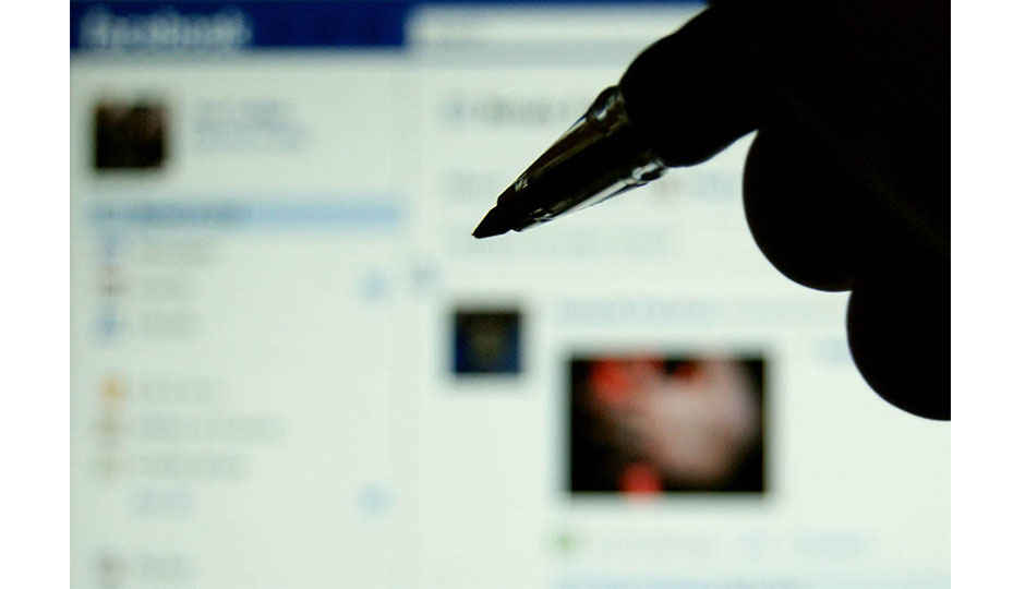 Facebook working on Twitter-esque app to deliver breaking news