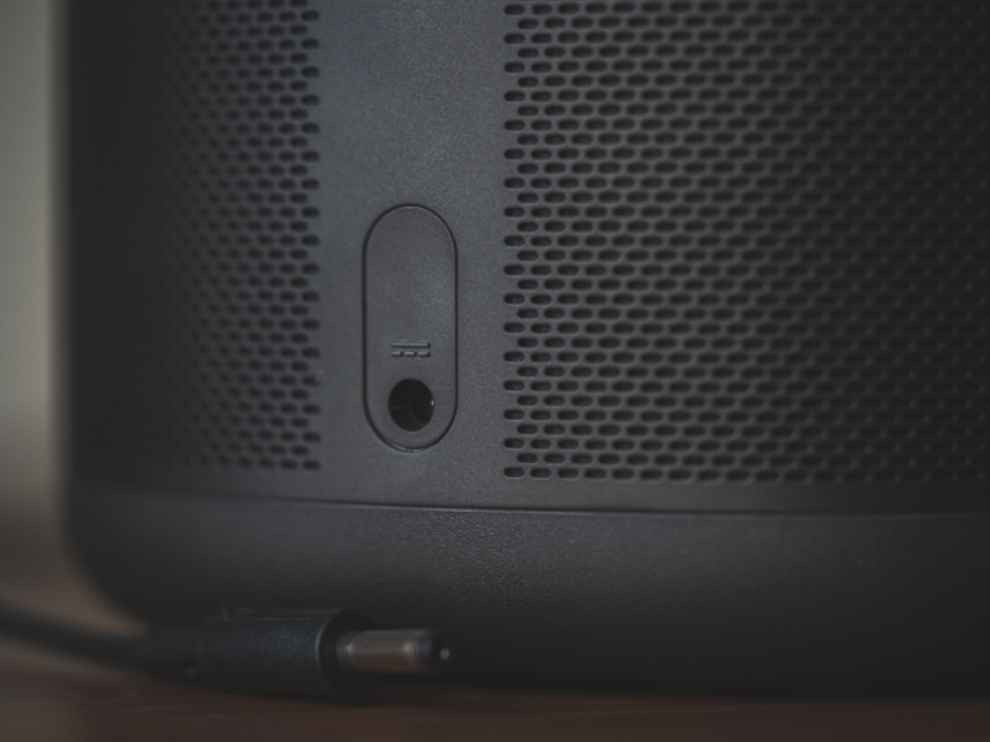 Mi Smart Speaker back view