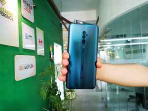 बेस्ट तीन (ट्रिपल) कैमरा वाले फोंस, आपकी तस्वीरों को बनाते हैं और भी खास