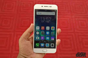 13MP ఫ్రంట్ కెమెరాతో, లభించే స్మార్ట్ ఫోన్స్.