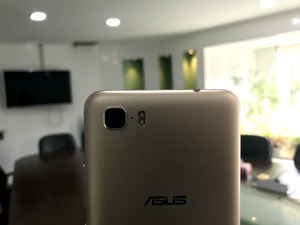 Zenfone కుటుంబంలో ఇటీవల తాజా గా  Zenfone3S మాక్స్ చేరింది