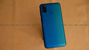 லேட்டஸ்ட் சூப்பர் AMOLED  டிஸ்பிளே கொண்ட ஸ்மார்ட்போன்கள்