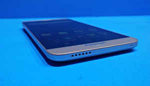 पैनासोनिक एलुगा नोट: इन पिक्चर्स